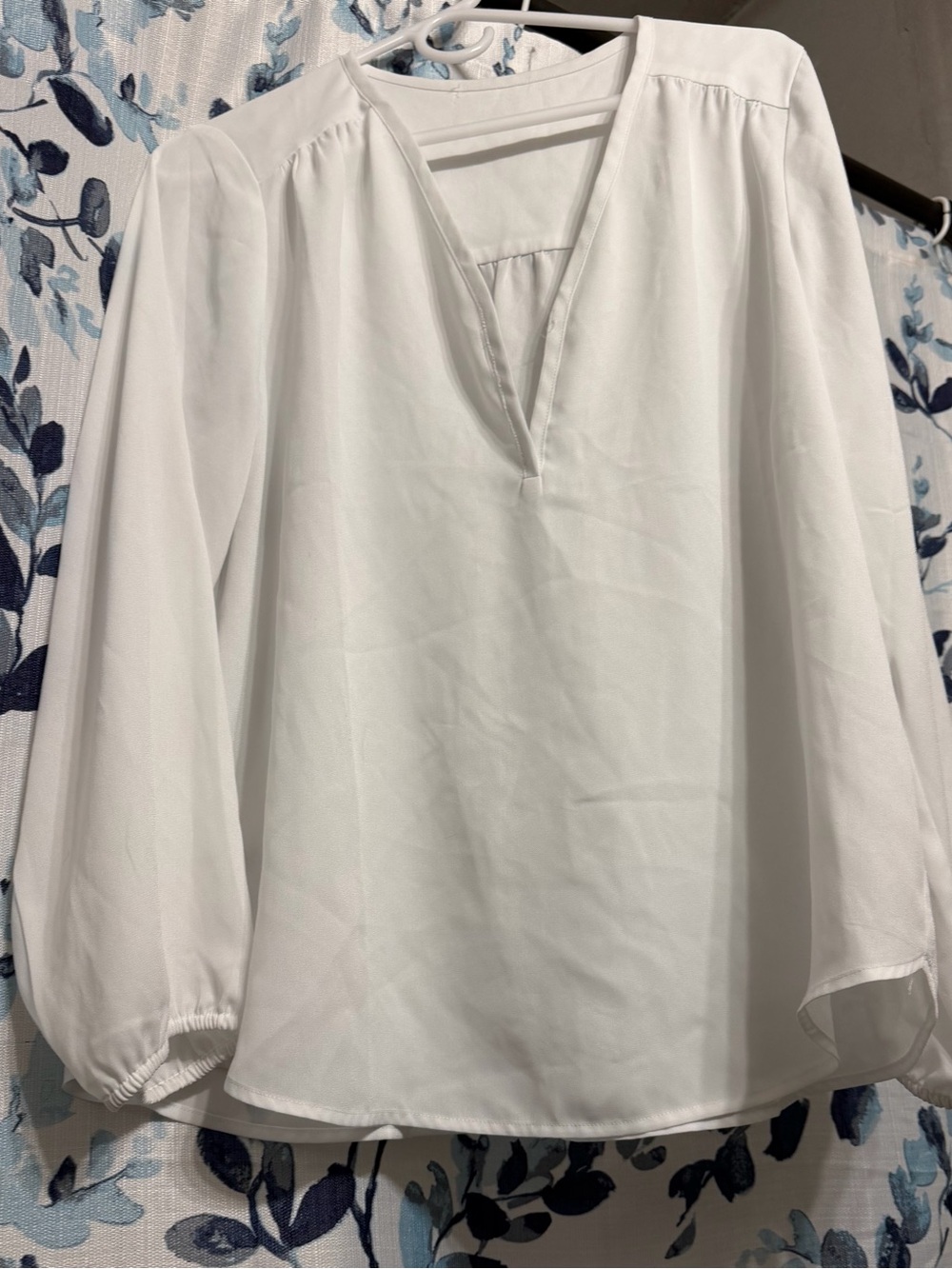Women's White V-Neck Long Sleeve Blouse